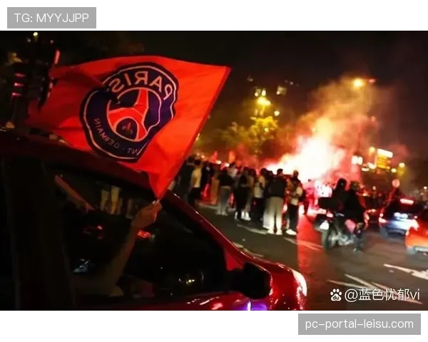 点球决胜后，德布劳内落寞背影与巴黎众将疯狂庆祝形成对比